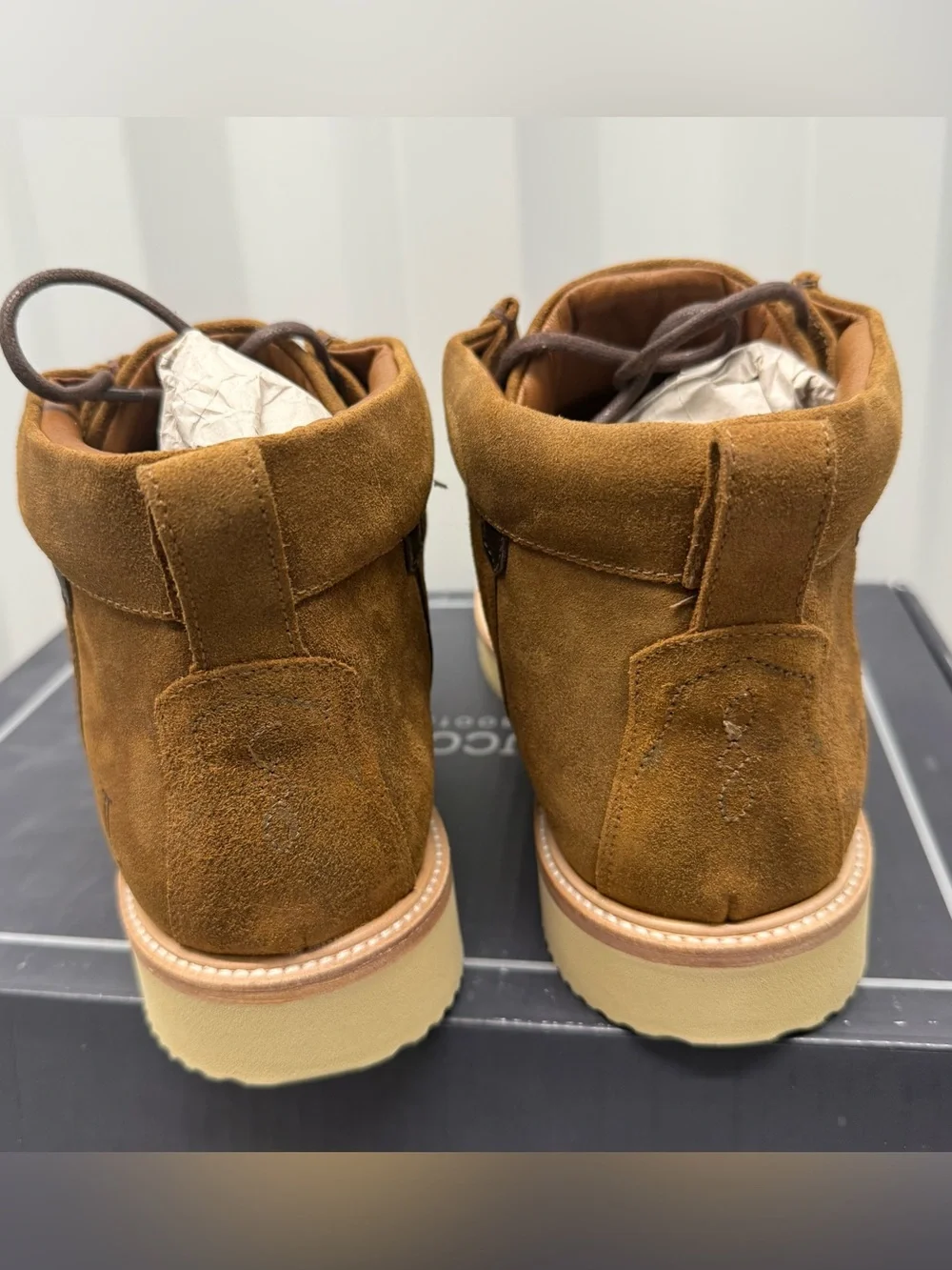 Lucchese Shoes Men’s Suede Vibram Vi-Lite Eye Chukka Size 11.5 Cognac NIB